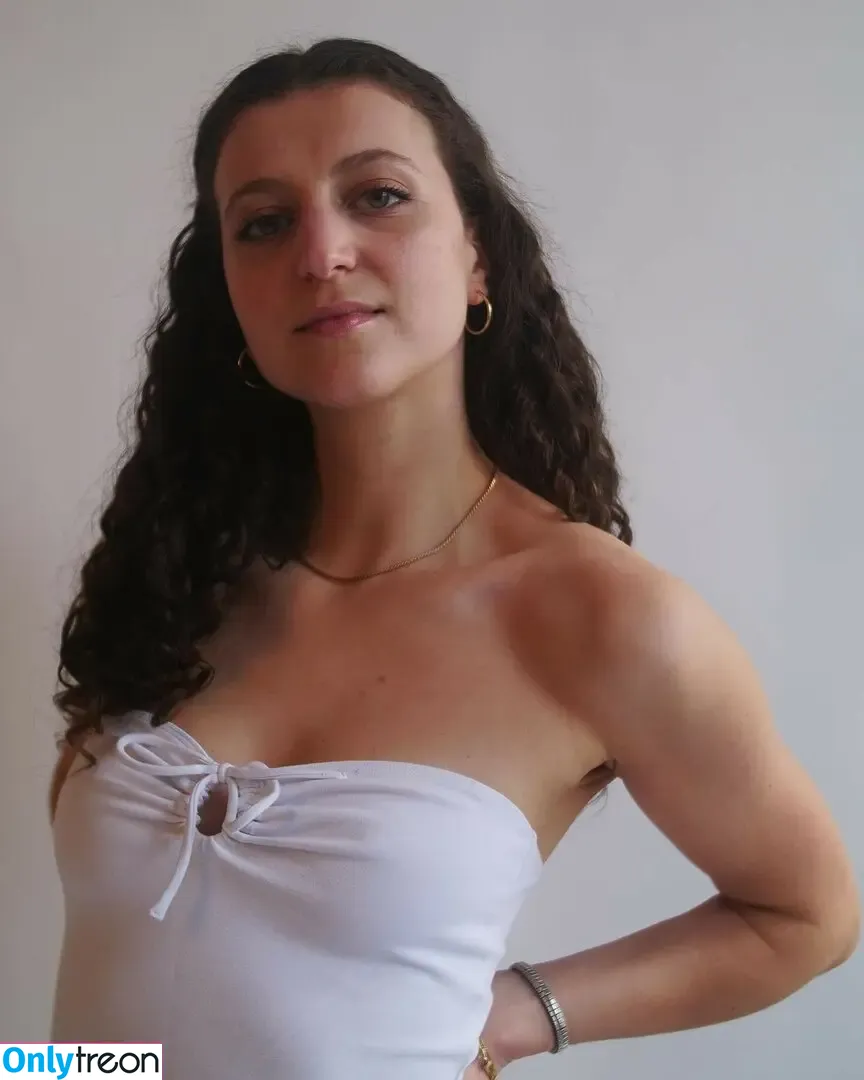 Yvette Segan nude photo #0012 (yvettesegan)