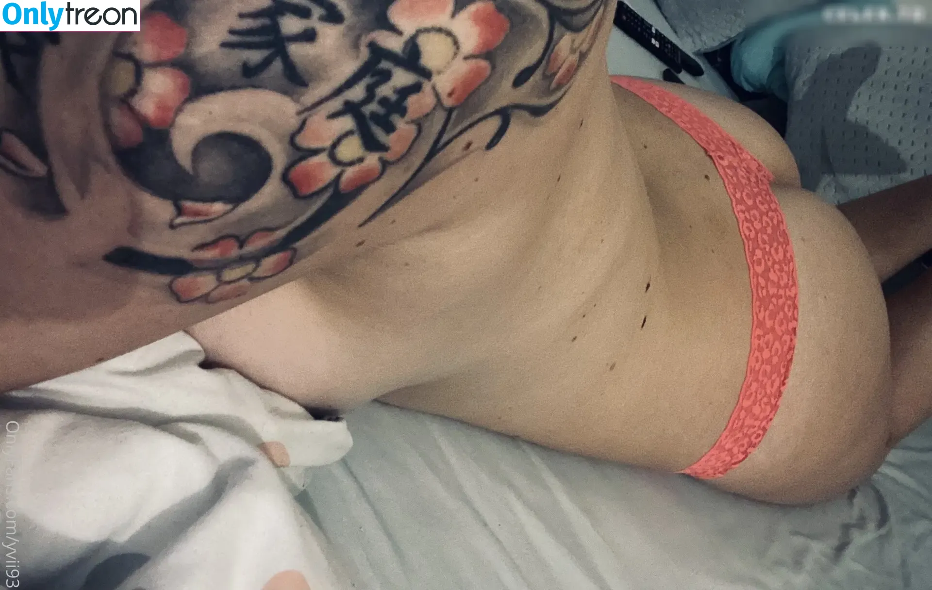 Yvii93 nude photo #0027 (Yvii93)