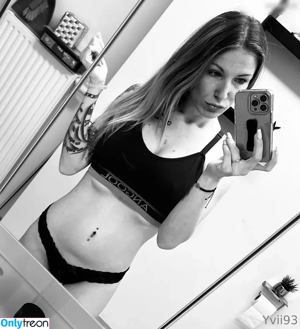 Yvii93 nude photo #0082 (Yvii93)