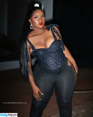 Yvonne Delali / yvonnedelali_model / yvonnedelali_model from perfectwrapgh nude photo #0003