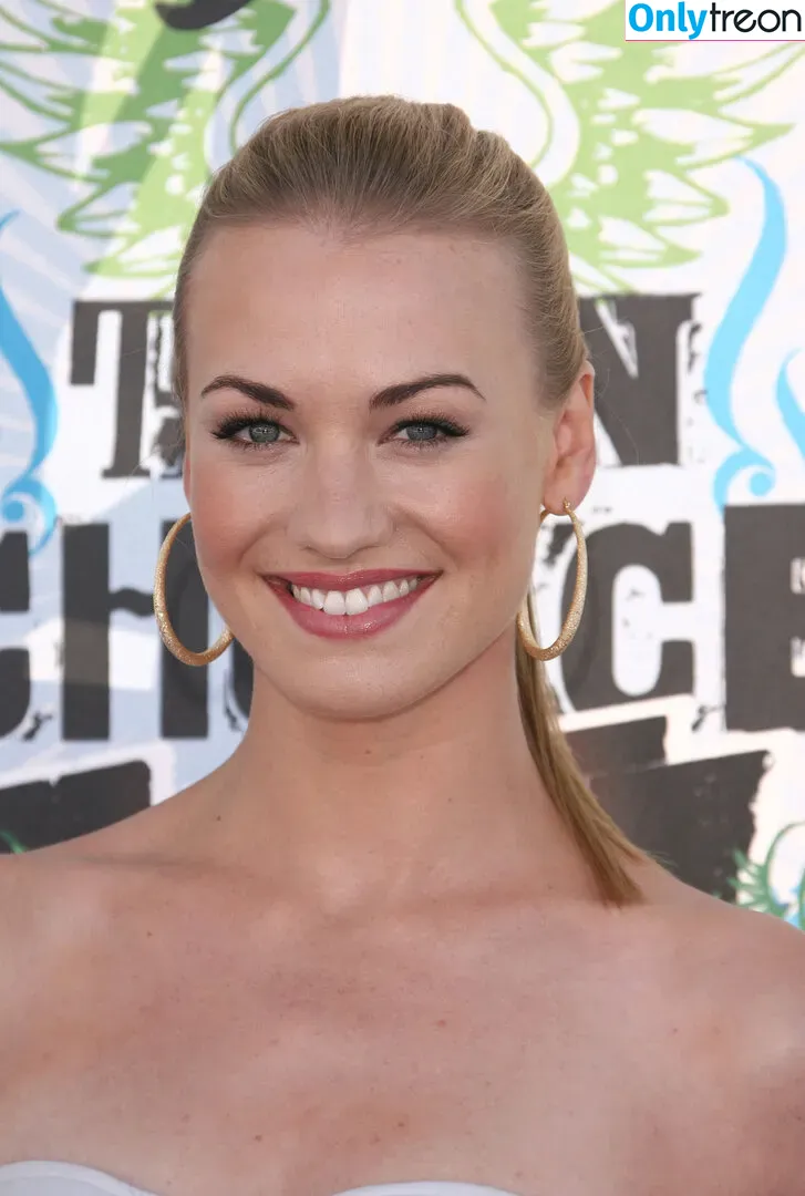 Yvonne Strahovski nude photo #0057 (y_strahovski / yvonnestrahovski)