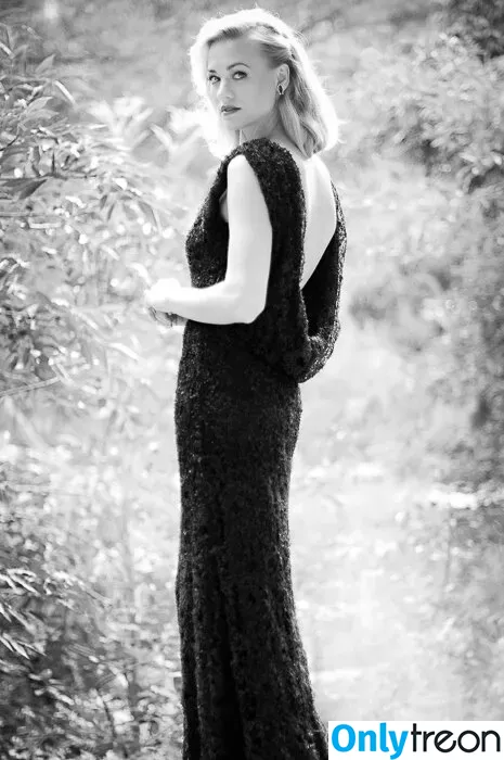 Yvonne Strahovski nude photo #0335 (y_strahovski / yvonnestrahovski)