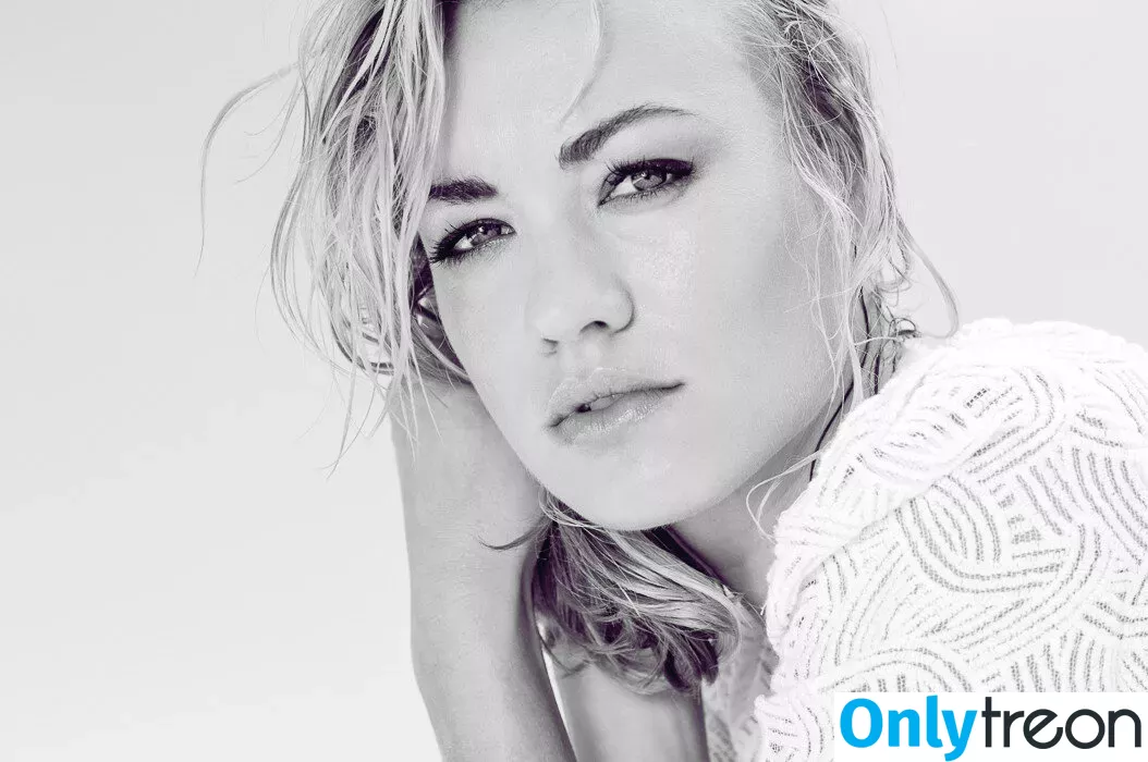 Yvonne Strahovski nude photo #0342 (y_strahovski / yvonnestrahovski)