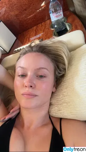 Zara Larsson / zaralarsson nude photo #1079