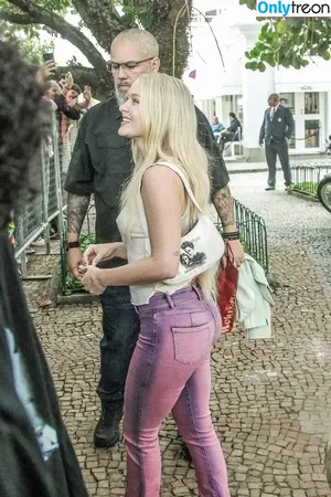 Zara Larsson / zaralarsson nude photo #1199