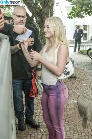 Zara Larsson / zaralarsson nude photo #1201