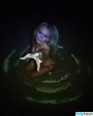 Zara Larsson / zaralarsson nude photo #1576