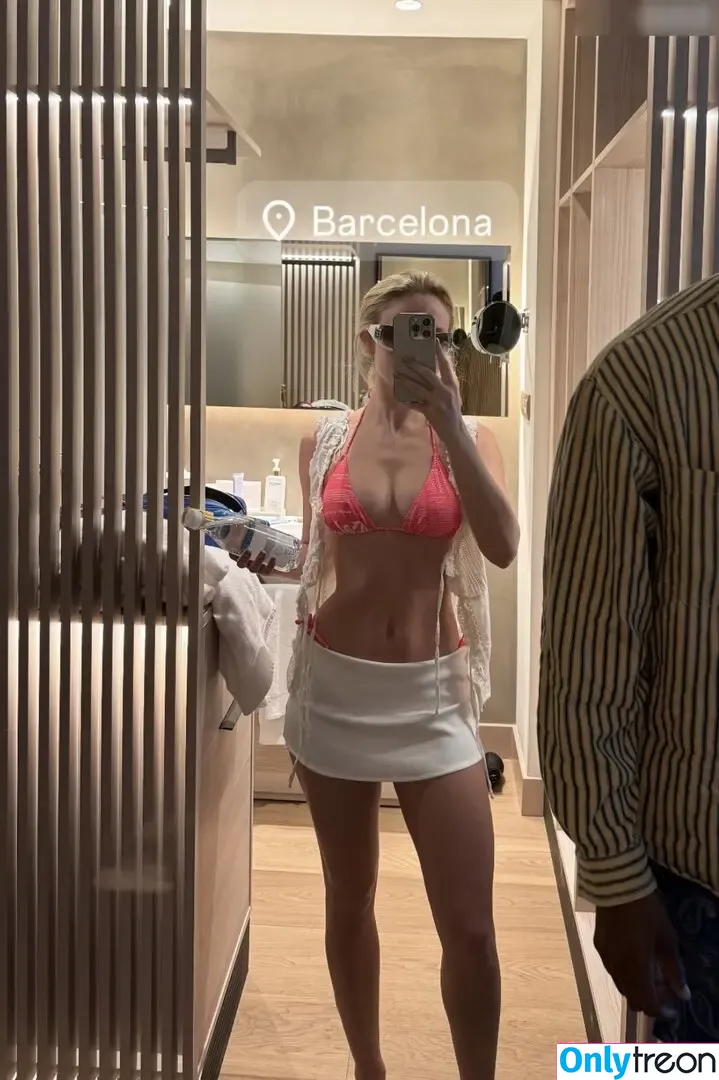 Zara Larsson nude photo #1082 (zaralarsson)