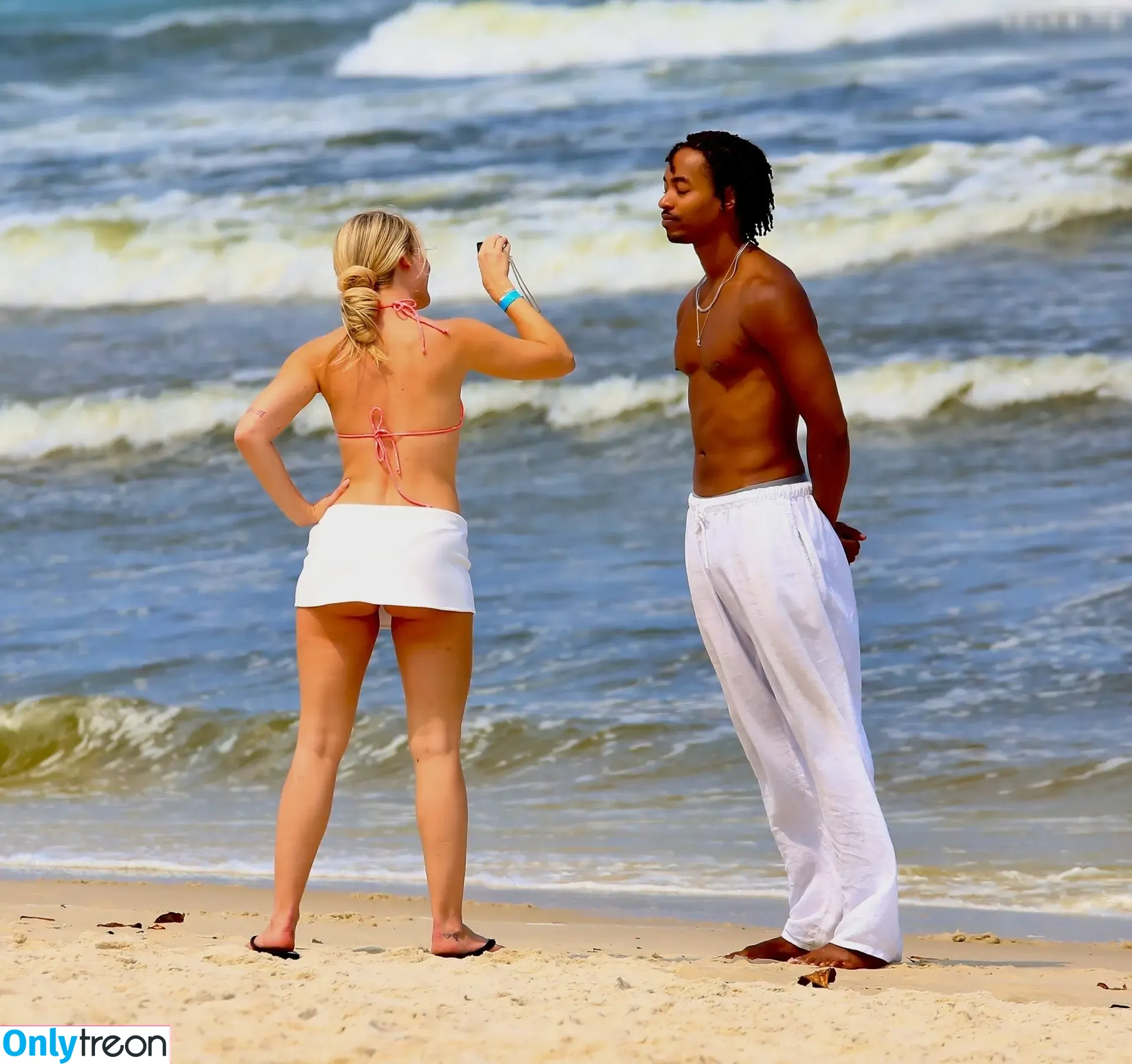 Zara Larsson nude photo #1210 (zaralarsson)
