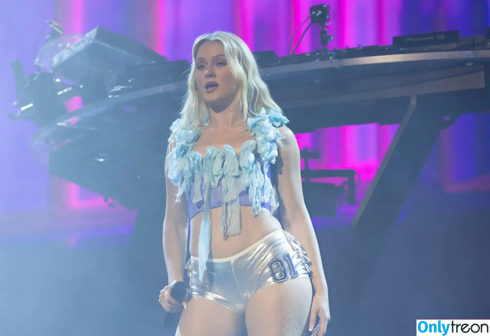 Zara Larsson nude photo #1263 (zaralarsson)