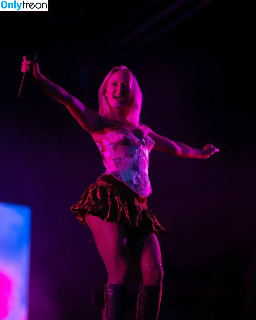 Zara Larsson nude photo #1279 (zaralarsson)