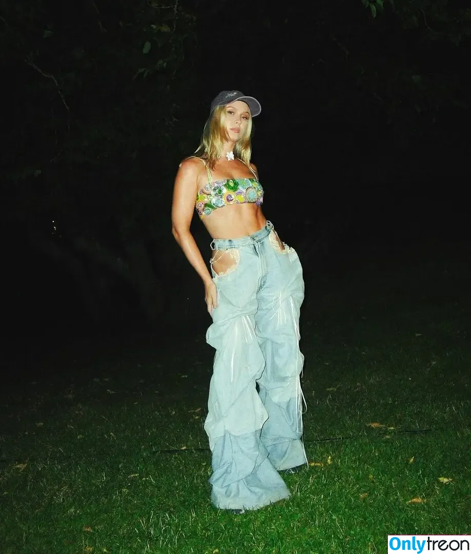 Zara Larsson голая photo #1300 (zaralarsson)