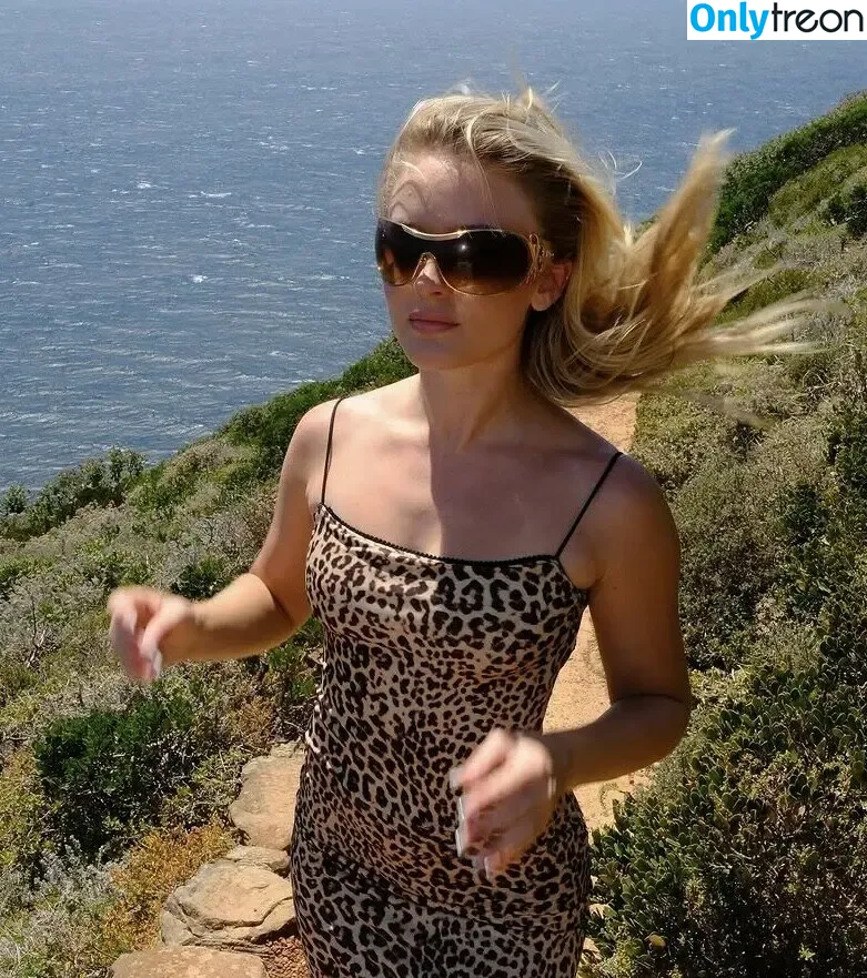 Zara Larsson nude photo #1395 (zaralarsson)