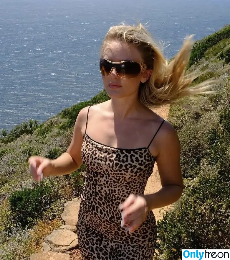 Zara Larsson nude photo #1396 (zaralarsson)