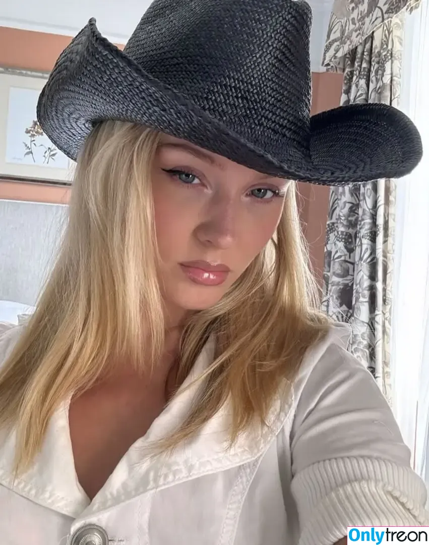 Zara Larsson nude photo #1398 (zaralarsson)