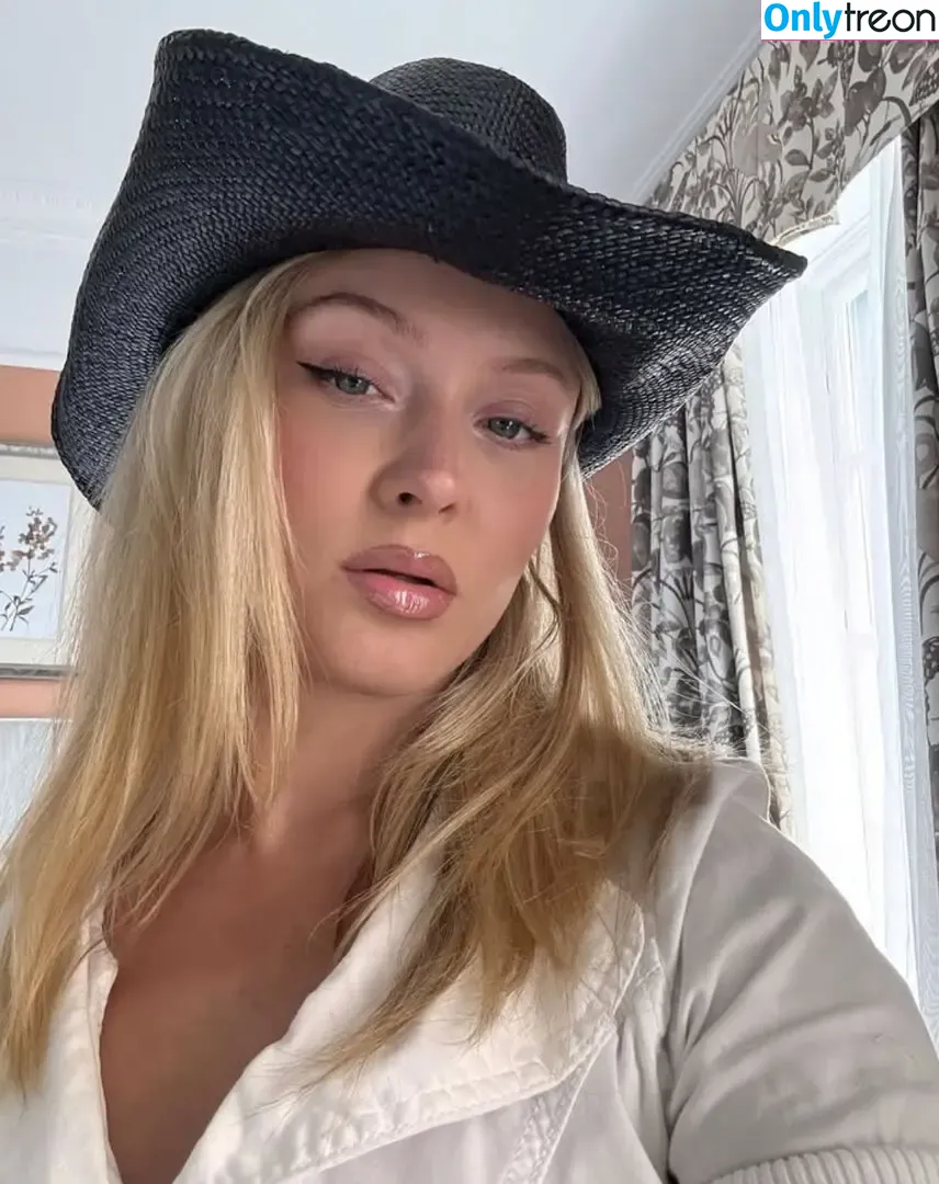 Zara Larsson nude photo #1399 (zaralarsson)