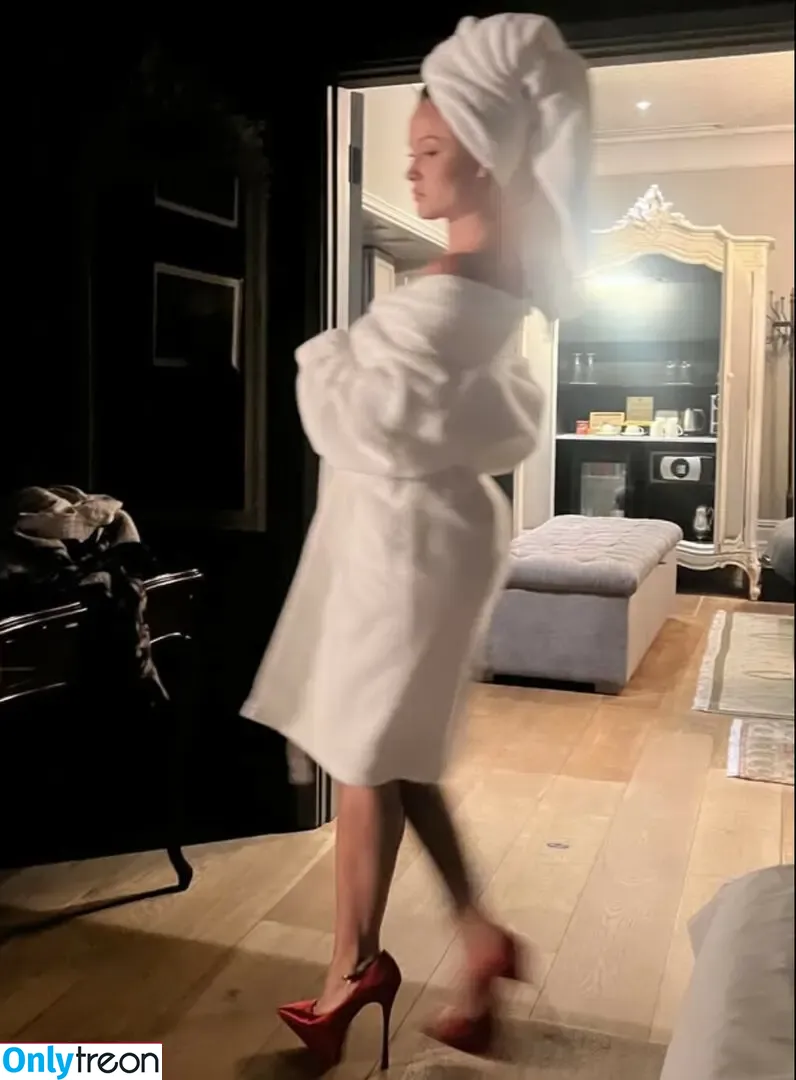 Zara Larsson nude photo #1400 (zaralarsson)