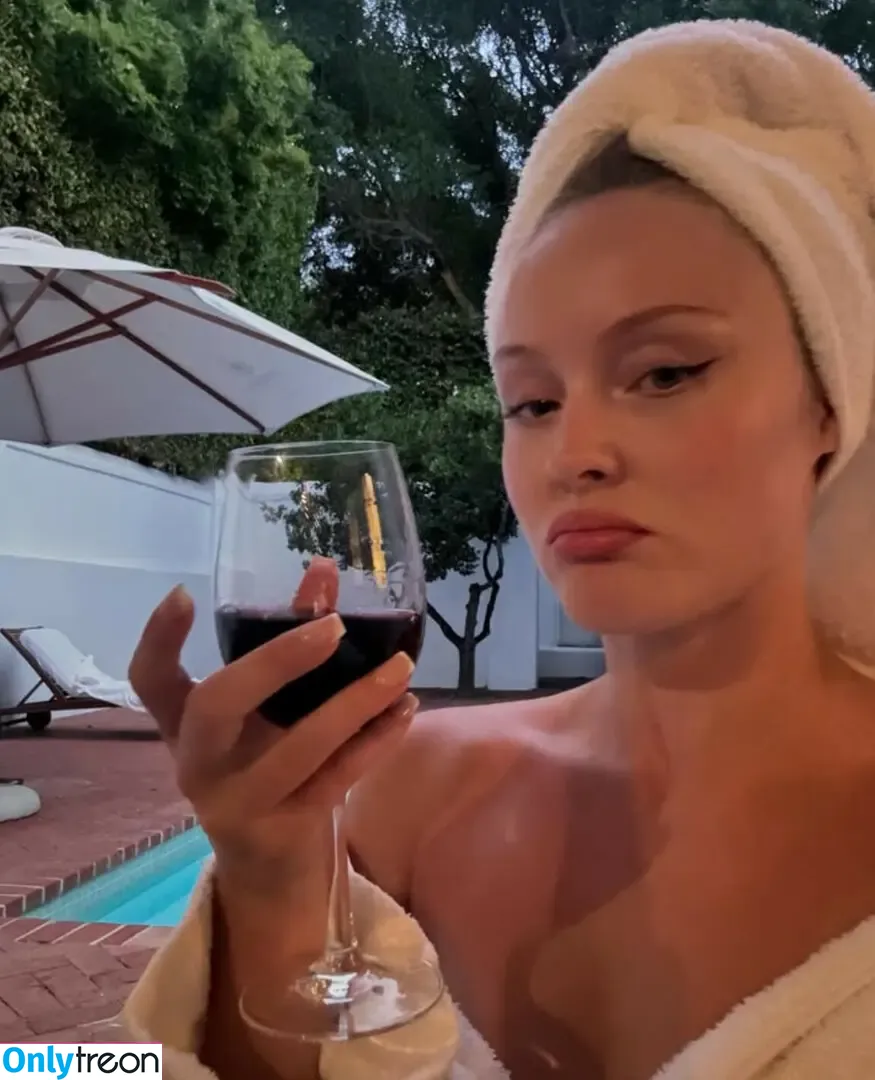 Zara Larsson nude photo #1401 (zaralarsson)