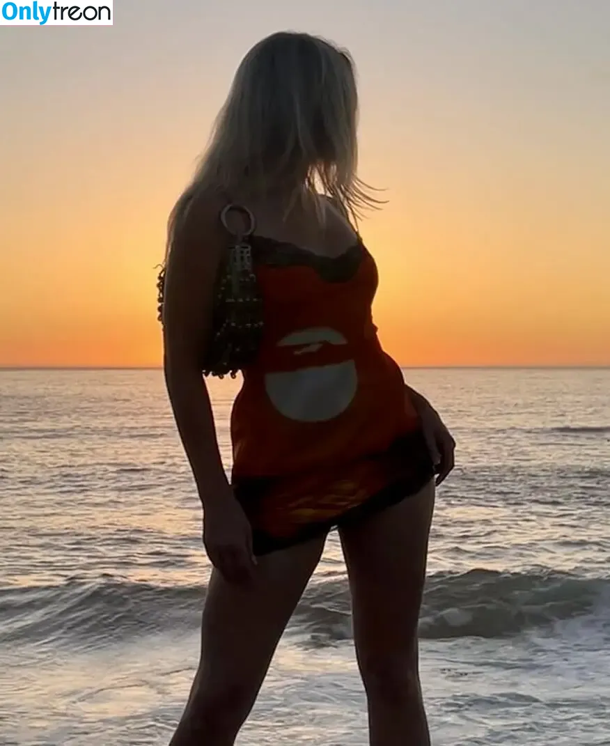 Zara Larsson nude photo #1404 (zaralarsson)