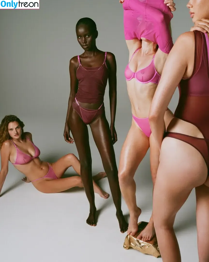 Zara Larsson голая photo #1741 (zaralarsson)