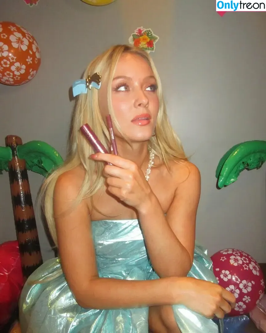 Zara Larsson nude photo #1757 (zaralarsson)