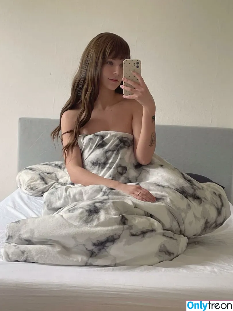 Zaraddiction nude photo #0011 (Zaraddiction)