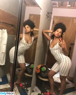 Zazie Beetz / zaziebeetz nude photo #0087