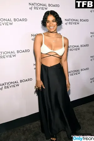 Zazie Beetz / zaziebeetz nude photo #0095