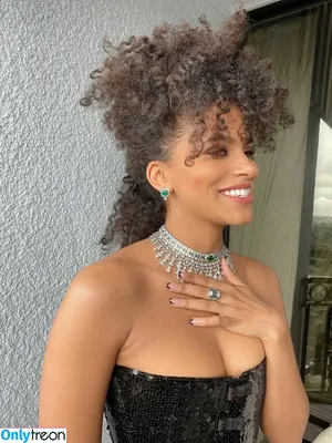 Zazie Beetz / zaziebeetz nude photo #0104