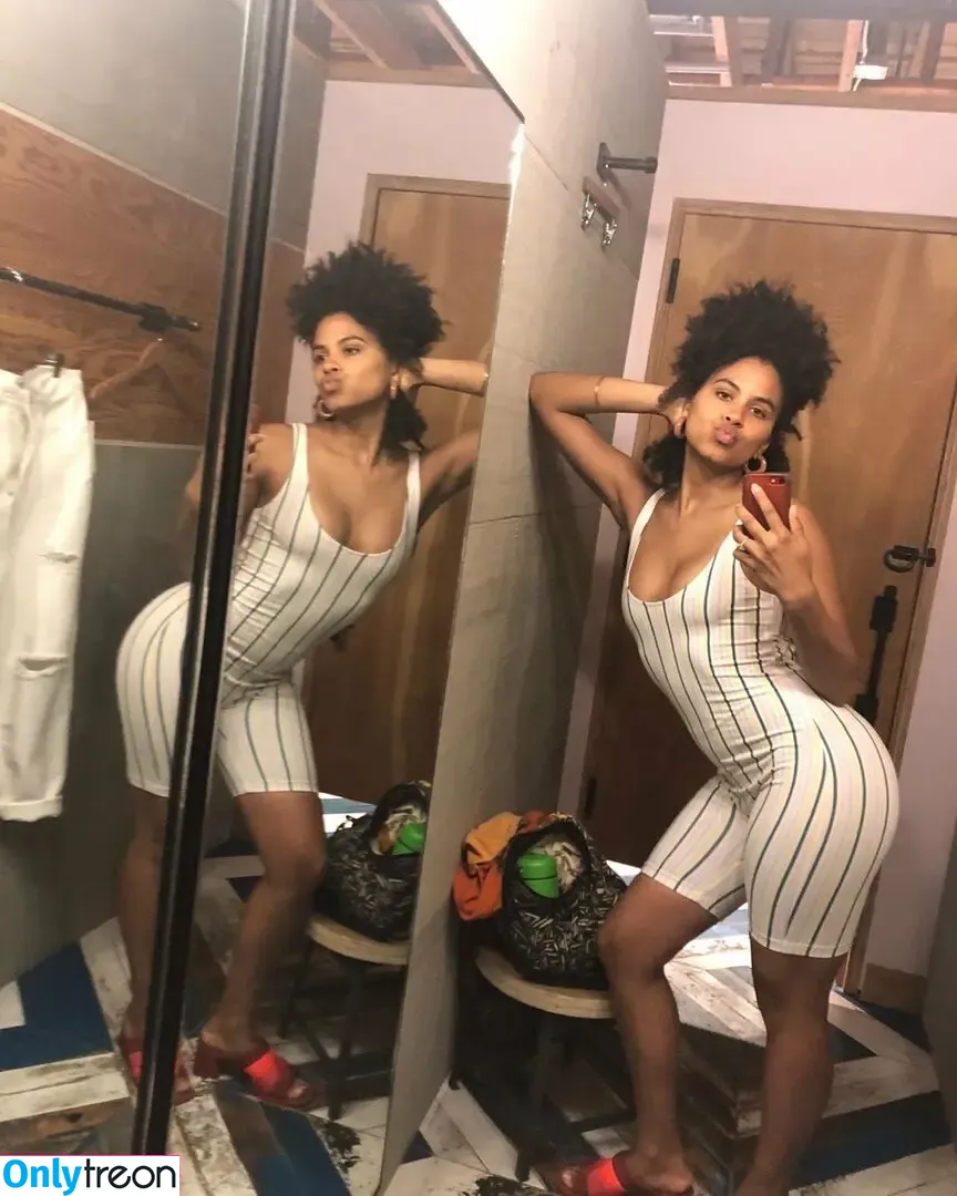 Zazie Beetz nude photo #0087 (zaziebeetz)