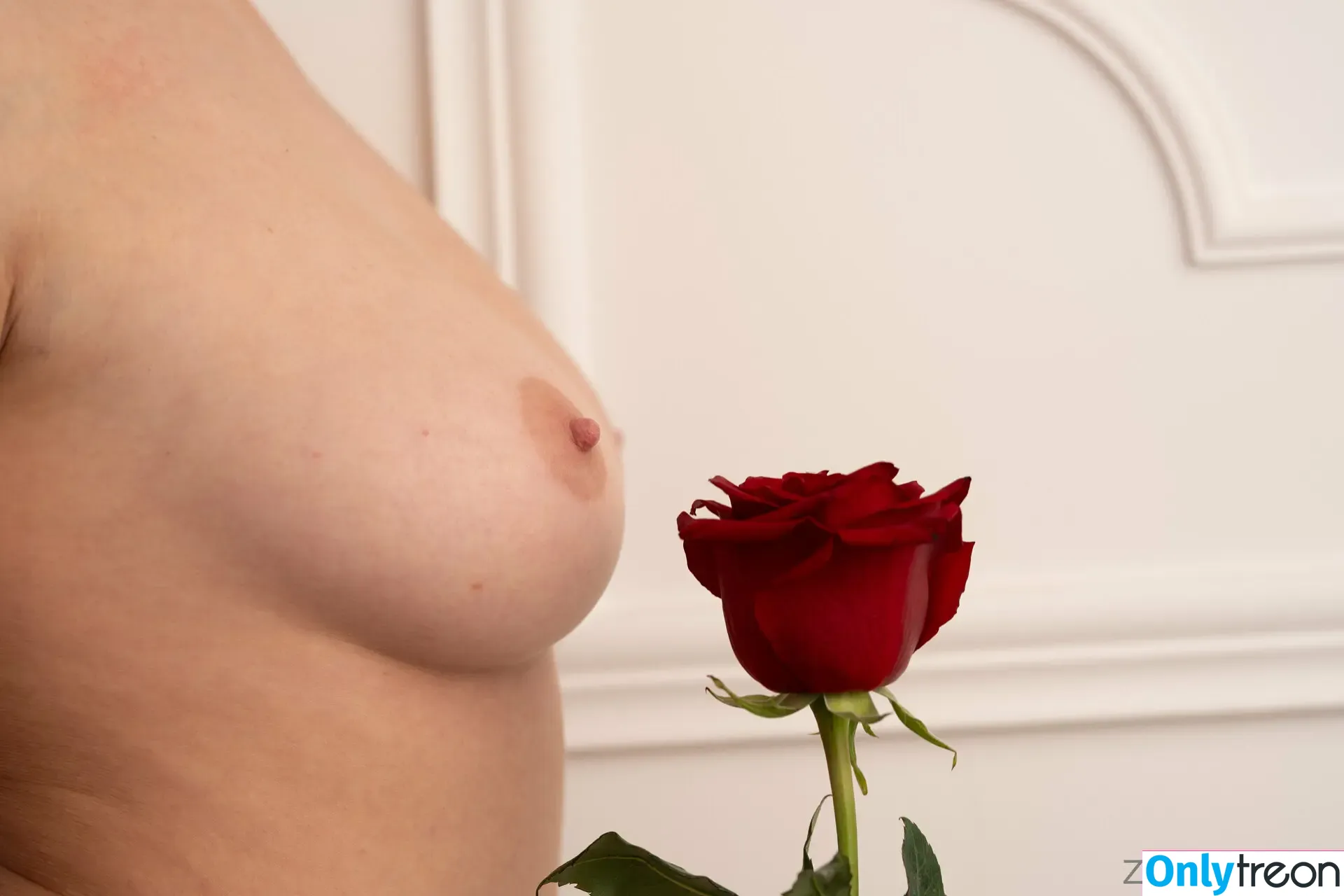 zazieskymm nude photo #0046 (theonly.one_zazieskymm)
