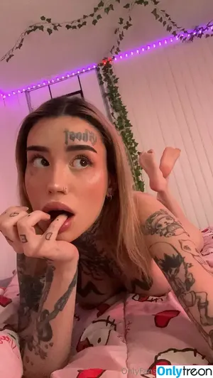 Zeliahxo / Female alien / reel nude photo #0146