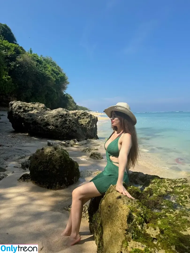 Zeling nude photo #0061 (Alicia / ZeIing)