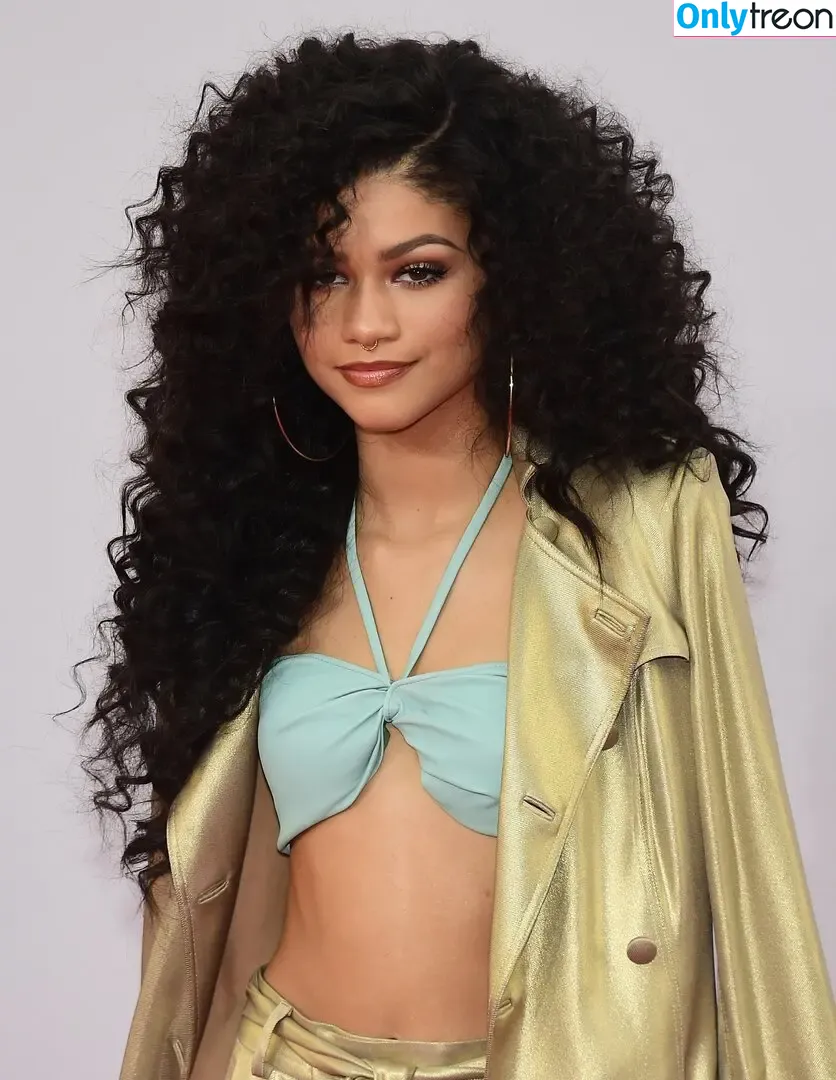 Zendaya Coleman nude photo #0016 (zendaya)