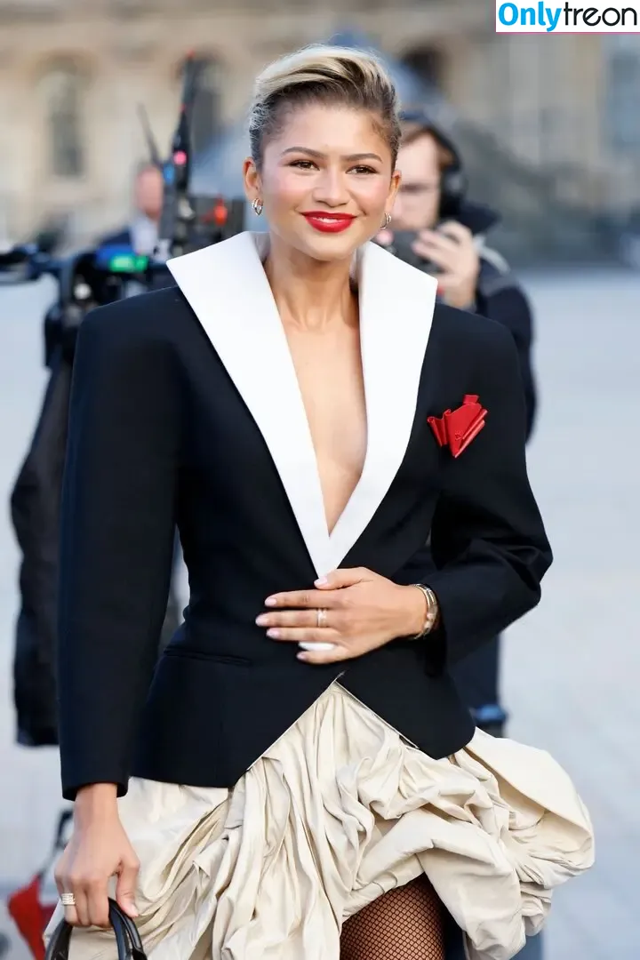 Zendaya nude photo #3335 (Zendaya)