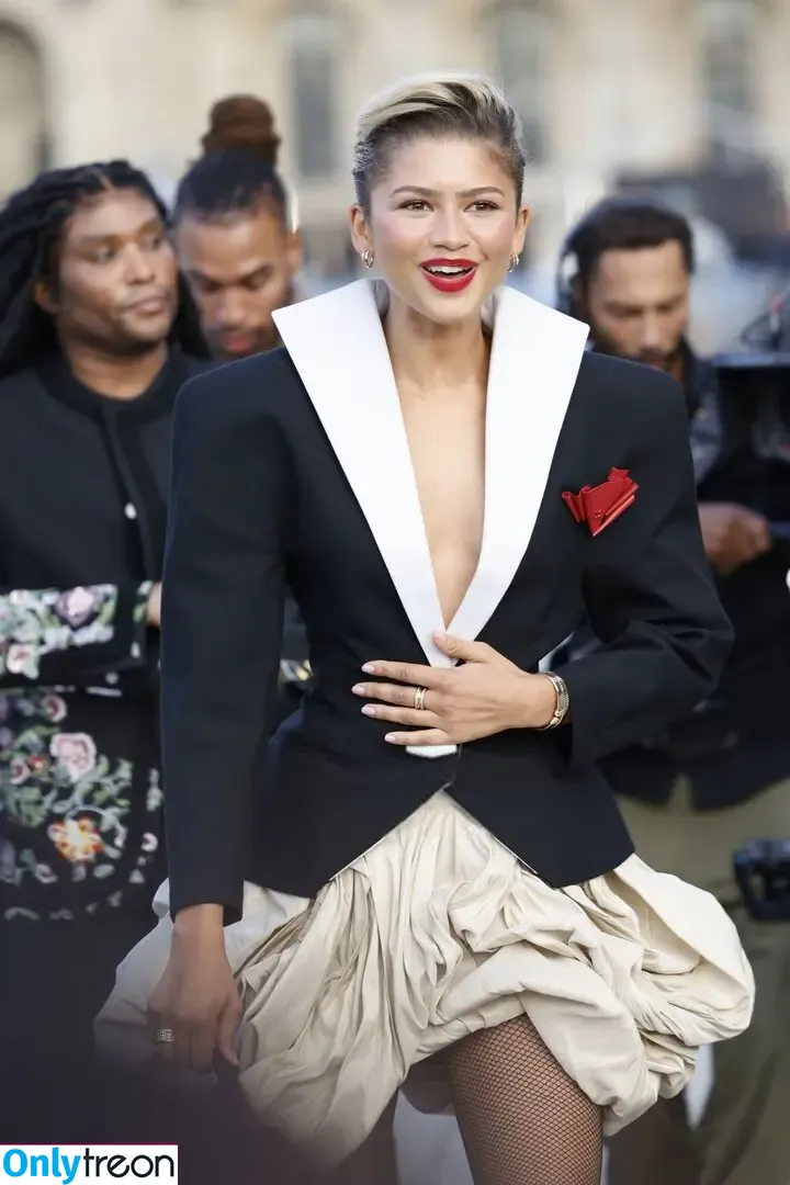 Zendaya nude photo #3336 (Zendaya)