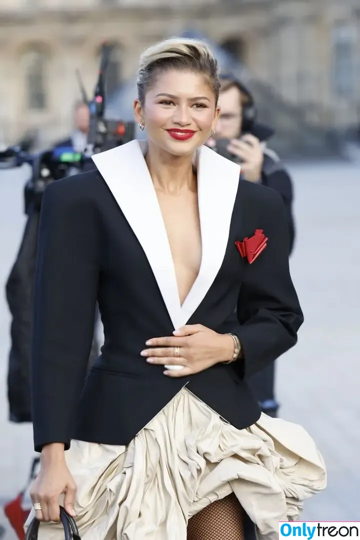 Zendaya nude photo #3337 (Zendaya)