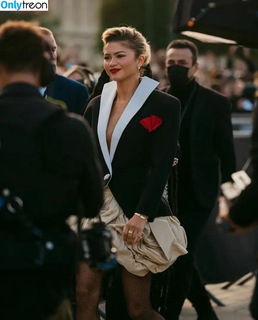 Zendaya голая photo #3341 (Zendaya)