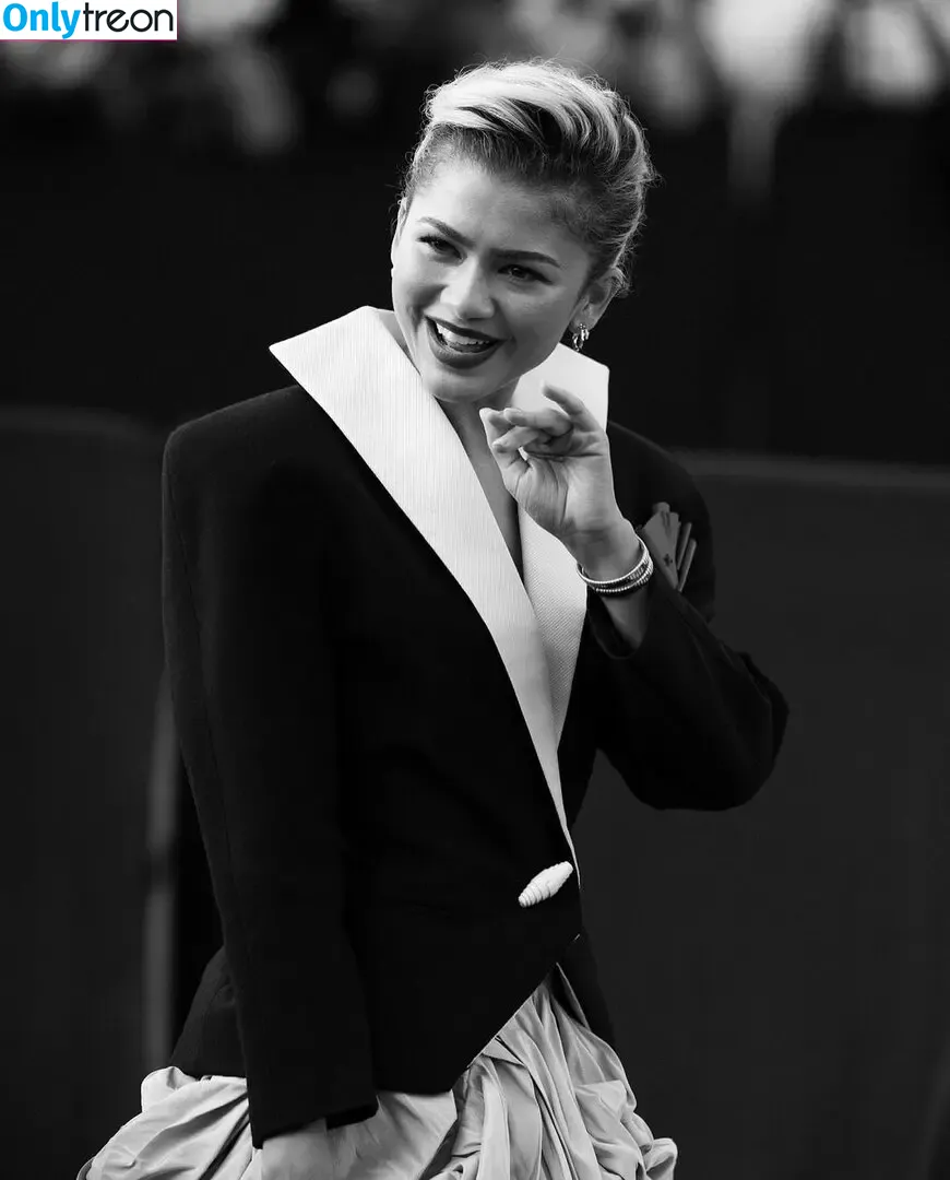 Zendaya голая photo #3345 (Zendaya)
