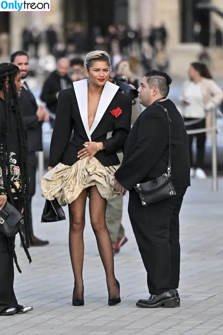 Zendaya nude photo #3353 (Zendaya)
