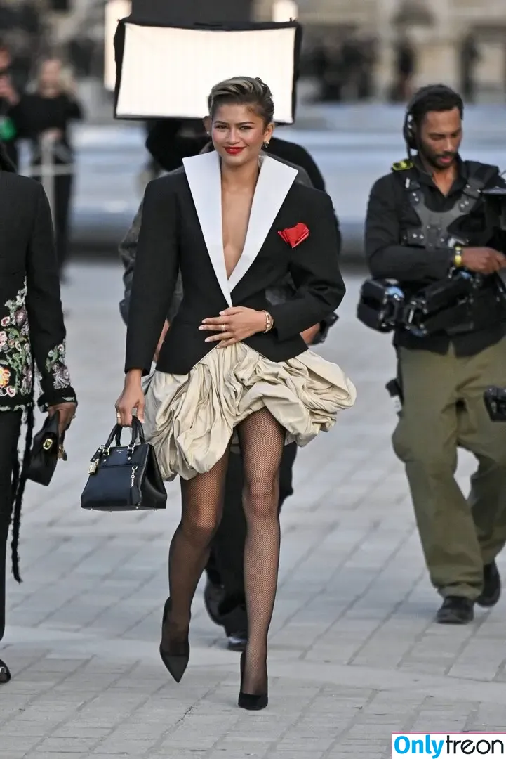 Zendaya nude photo #3355 (Zendaya)