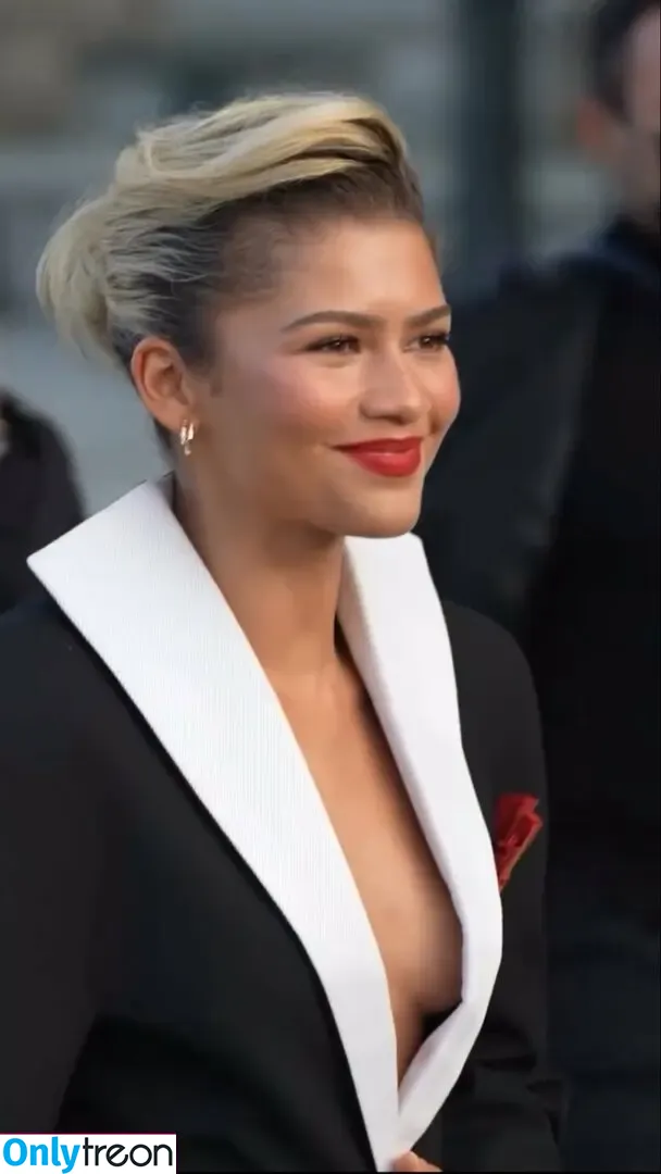 Zendaya nude photo #3357 (Zendaya)
