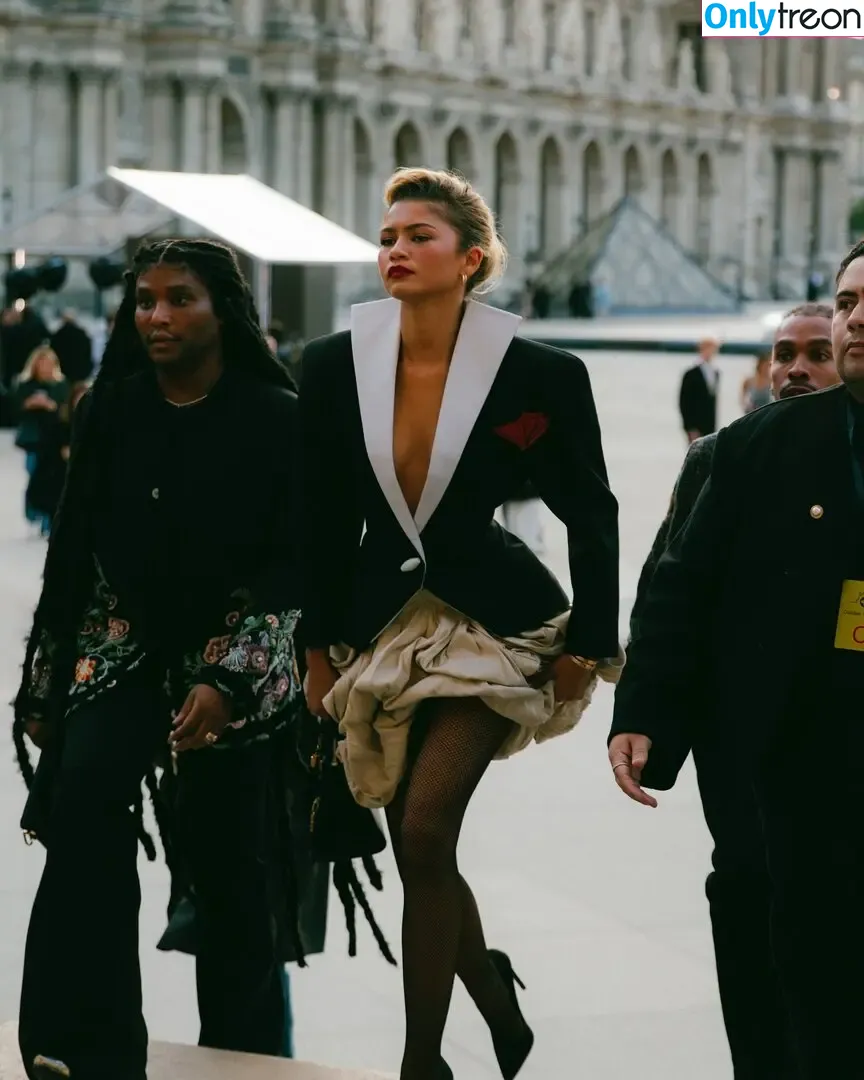 Zendaya голая photo #3362 (Zendaya)