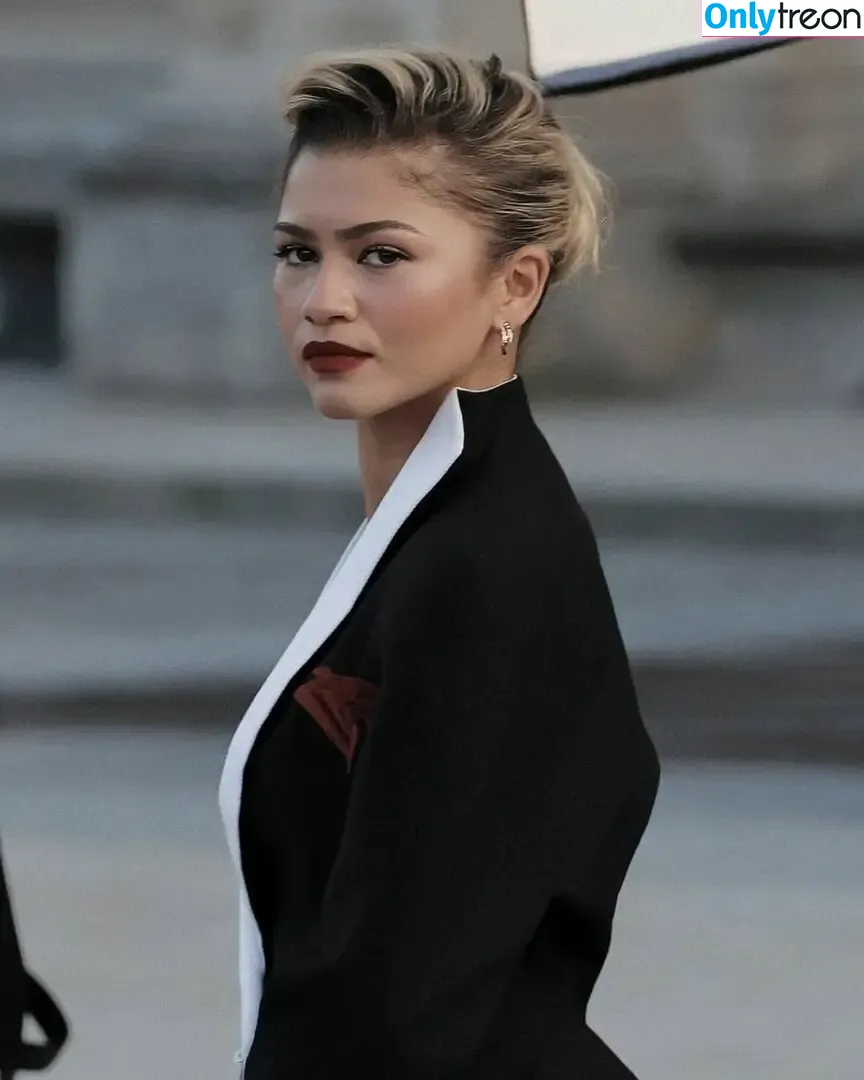 Zendaya nude photo #3368 (Zendaya)