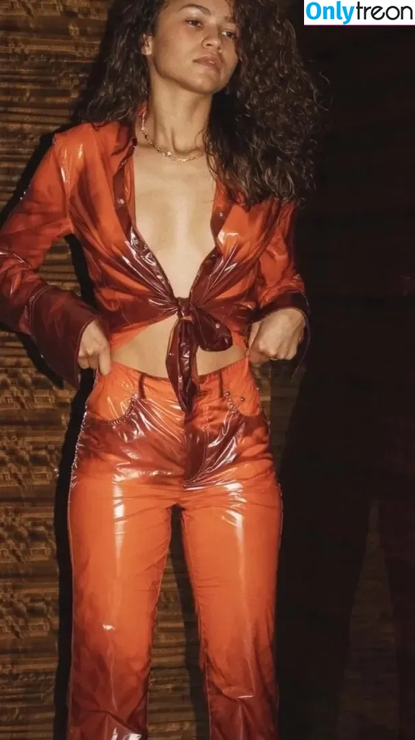 Zendaya nude photo #3372 (Zendaya)