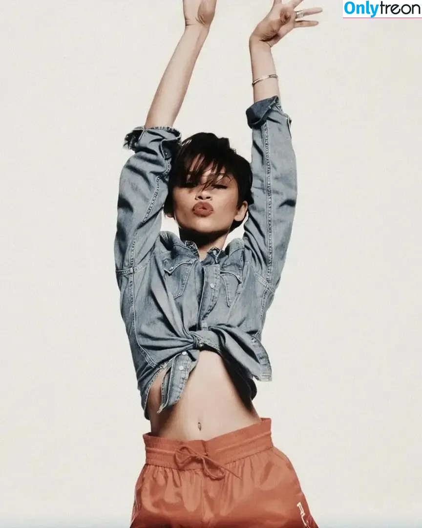 Zendaya nude photo #3376 (Zendaya)