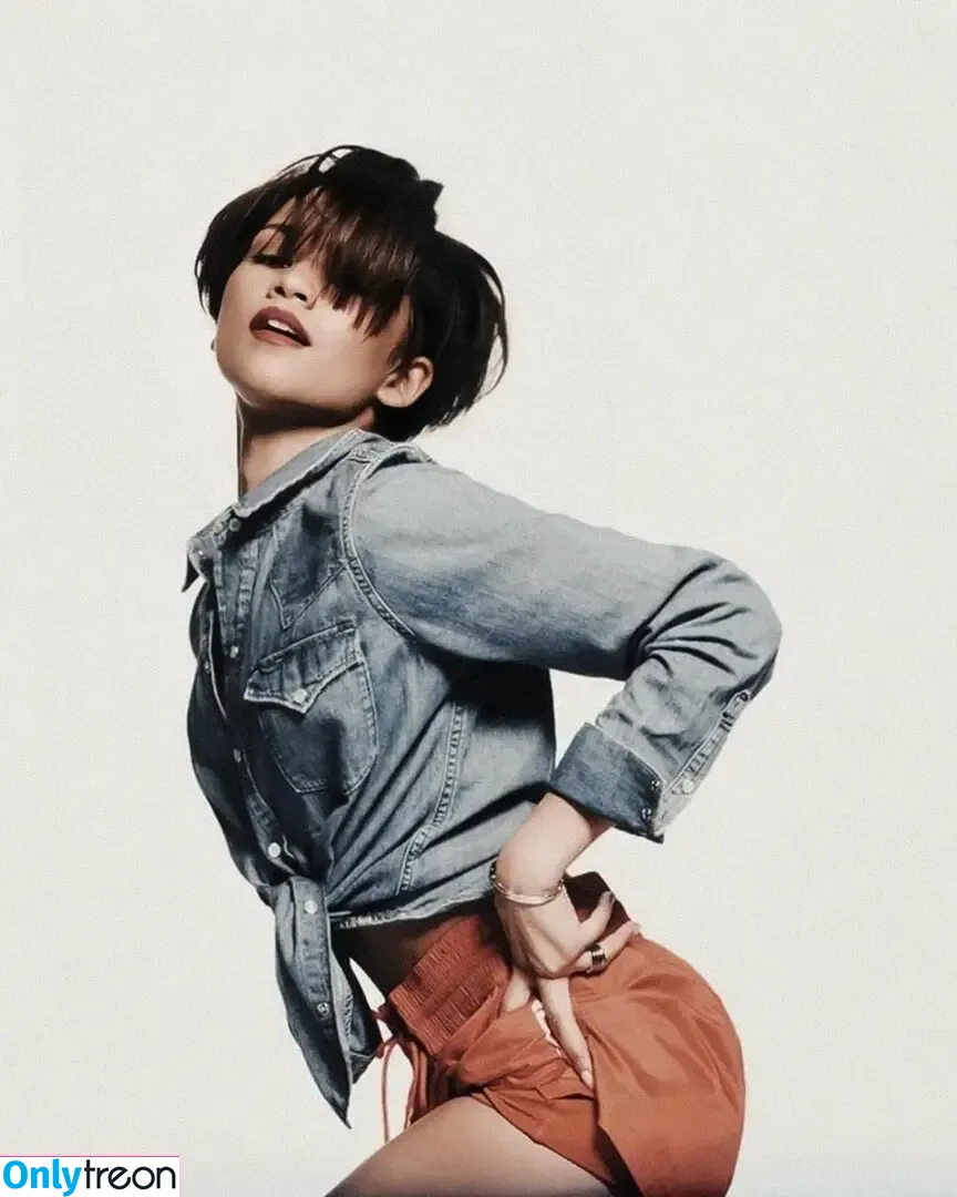 Zendaya nude photo #3377 (Zendaya)