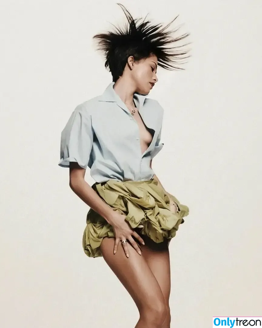 Zendaya nude photo #3378 (Zendaya)
