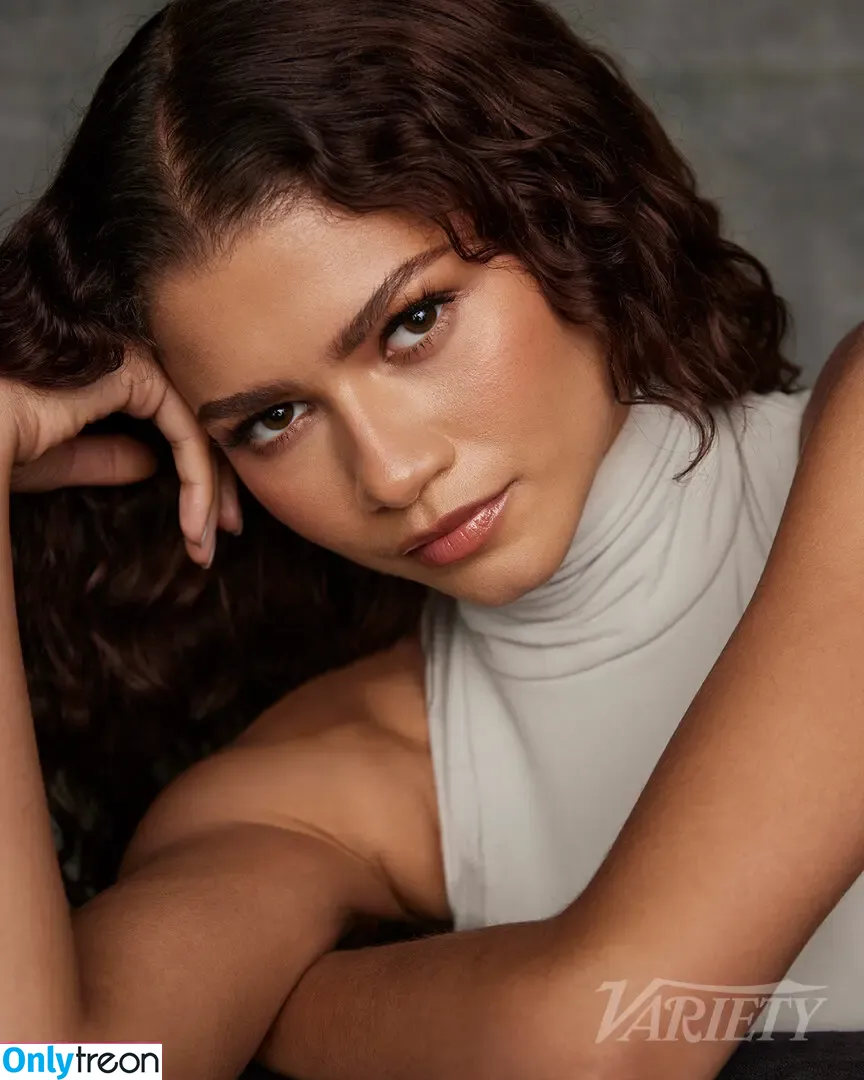 Zendaya nude photo #3776 (Zendaya)