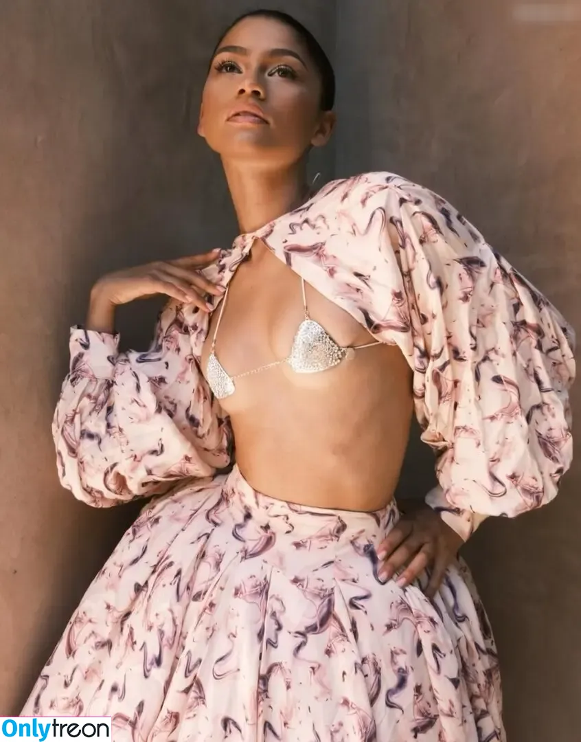 Zendaya nude photo #3800 (Zendaya)